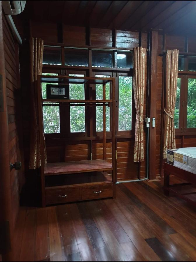 Thai Authentic Wooden House At Kata Exterior foto