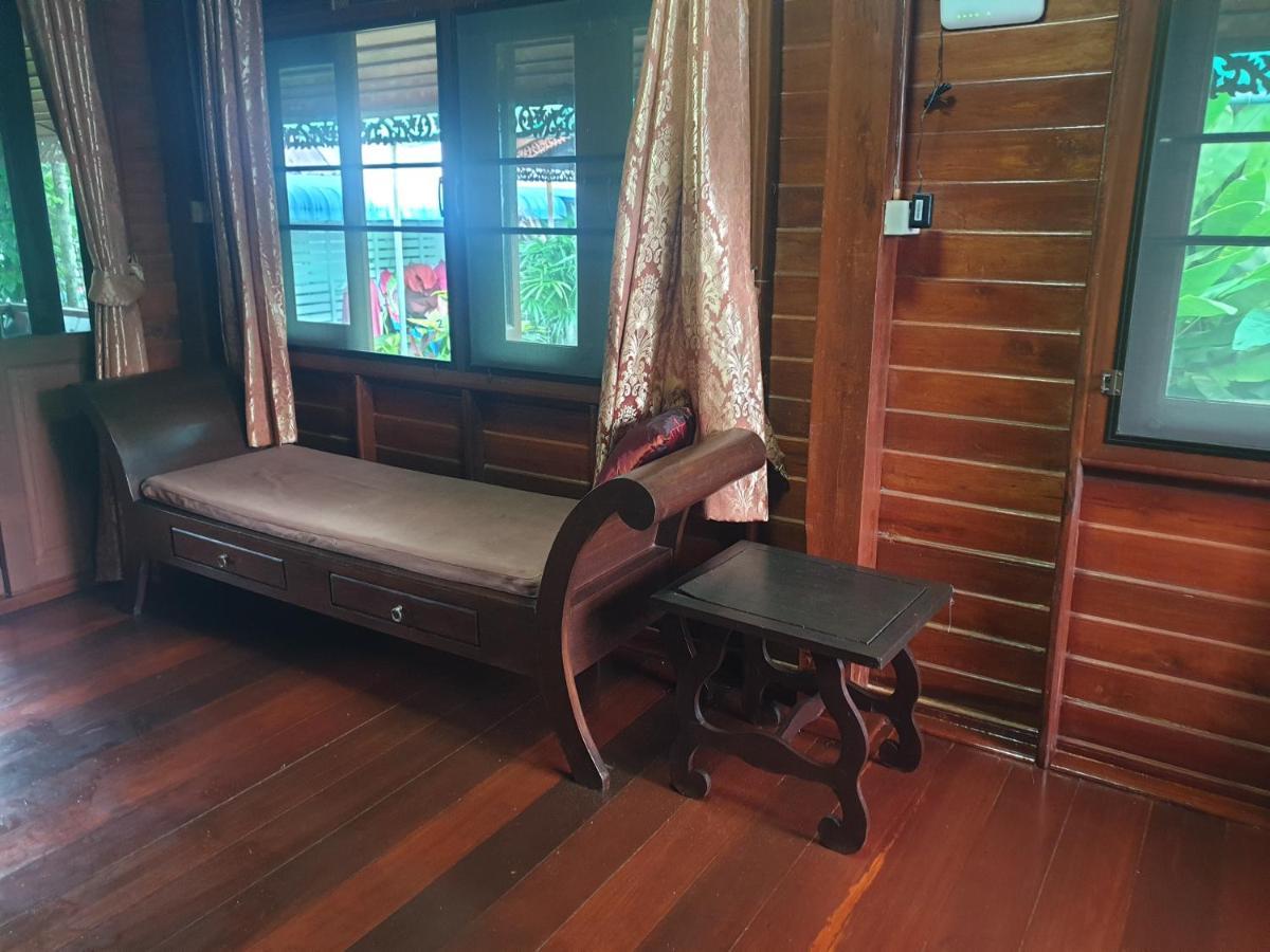 Thai Authentic Wooden House At Kata Exterior foto